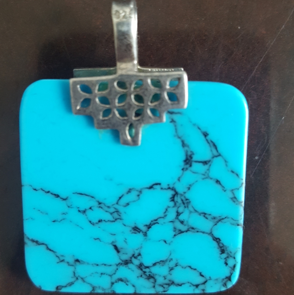 Beautiful Charm - Picture 2 of 9